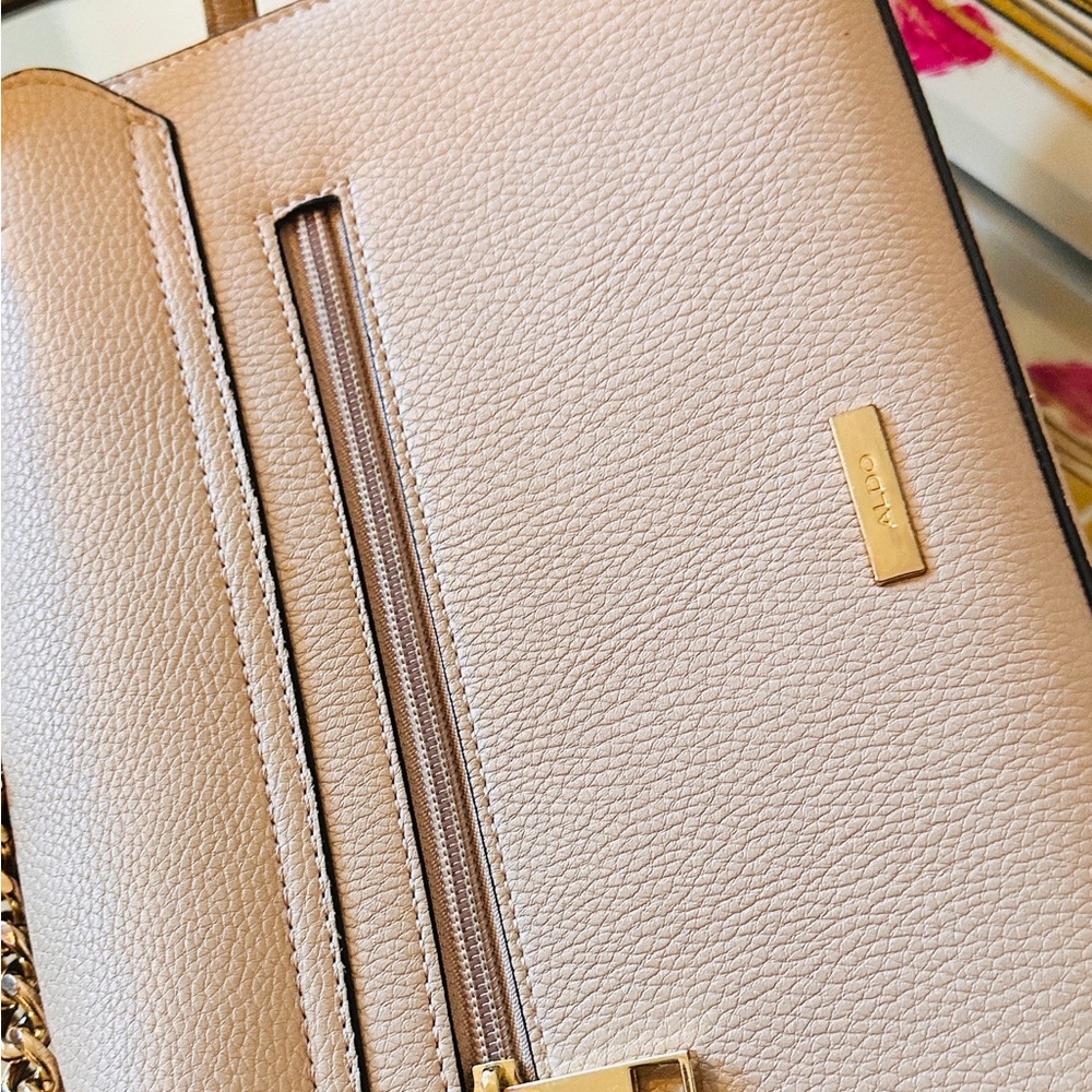 Highlight Handbag - Picture 3 of 9